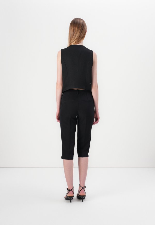 ONLGITTA LIFE CAPRI - Trousers2