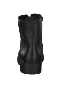 Bottines en cuir noir avec une finition lisse, un bout rond et une fermeture éclair sur le côté. Elles possèdent une semelle épaisse et texturée pour une meilleure adhérence.