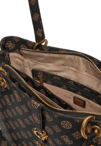 Borsa a tracolla nera in tessuto con motivo logo marrone, hardware in tono oro, scomparti con zip e interno foderato in tessuto beige.
