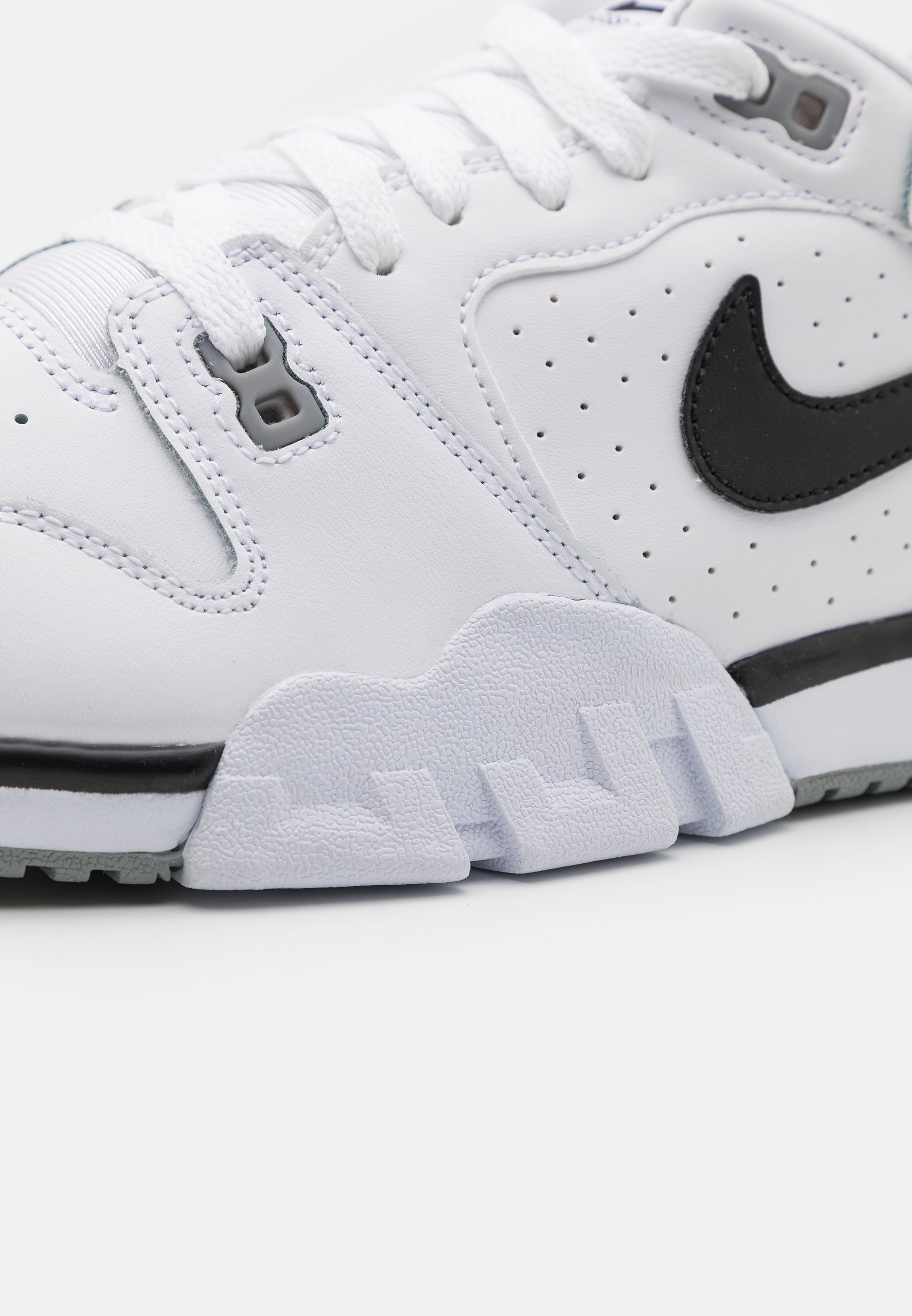 Nike Sportswear CROSS TRAINER - Sneakers laag - white/black/particle  grey/wit - Zalando.nl