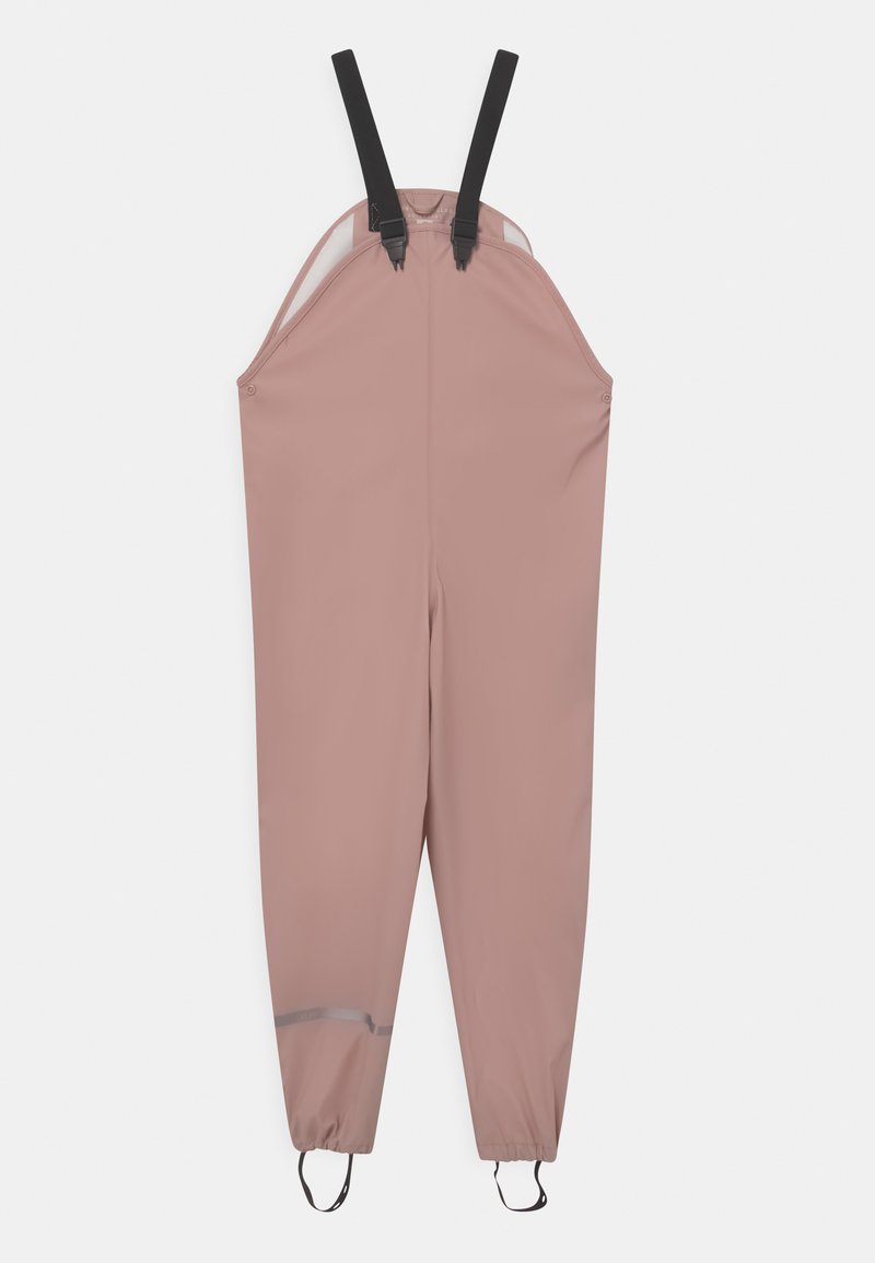 Rosa vanntette overaller med svarte justerbare stropper, elastiske mansjetter og reflekterende detaljer ved anklene. Glatt tekstur, full dekning design.