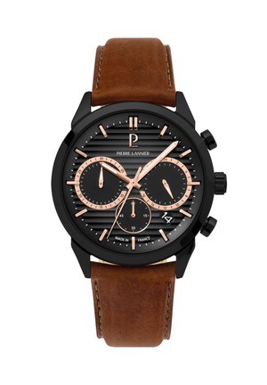 Reloj cronógrafo negro con esfera negra a rayas, acentos en oro rosa y correa de cuero marrón. Cuenta con tres subesferas y una ventana de fecha.