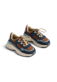 Sporty sneakers med mesh-overdel i blå og brune toner, akkompagnert av beige. Har polstret krage og teksturert gummisåle.