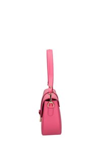 Sac à main rose en matériau synthétique lisse, présentant un design structuré, une poignée supérieure et des accents en métal doré.