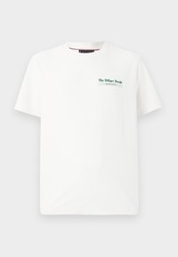 T-shirt en coton blanc à manches courtes, col rond, avec une impression verte sur la poitrine gauche indiquant "The Milliger Herald" et "MCHLXXXV."