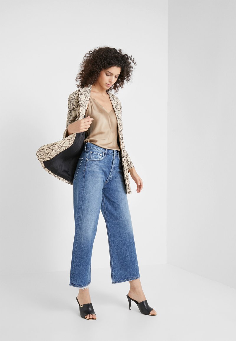 Damen Bekleidung | Agolde REN WIDE LEG Jeans Relaxed Fit blue denim - HJ21417 Damen Bekleidung | Agolde REN WIDE LEG Jeans Relaxed Fit blue denim - HJ21417