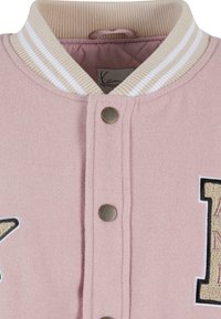 Karl Kani RETRO PATCH STAR OS COLLEGE - Bombejakke - rose lightsand