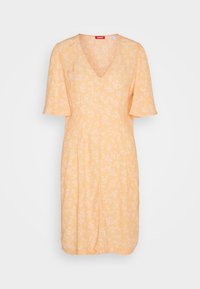 Robe florale jaune avec un col en V, des manches courtes et une coupe décontractée. Le matériau semble léger, avec de petits motifs floraux blancs sur l'ensemble.