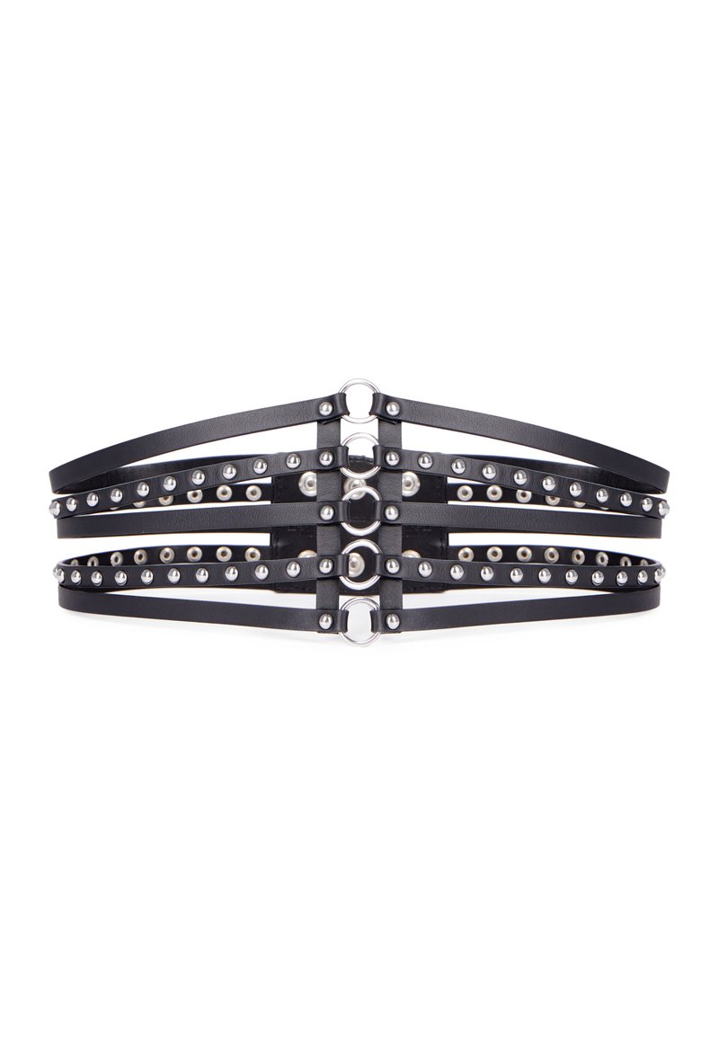 Zwarte leren korsetriem met meerdere horizontale banden, zilveren studs en ronde zilveren bevestigingshardware in het midden.