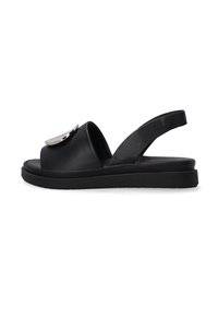 Schwarze Leder-Slingback-Sandalen verfügen über eine glatte Oberfläche, eine runde, offene Zehenpartie, eine dicke Sohle und ein metallisches Detail am Obermaterial.