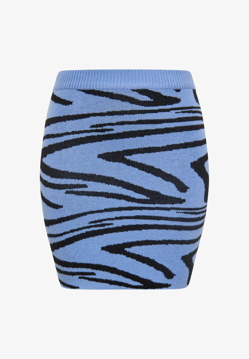 Kék kötött szoknya fekete hullámos mintával, bordás derékrésszel és testhezálló siluettel.