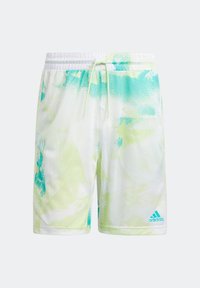 Pantalones cortos deportivos de malla con una base blanca y un patrón abstracto en verde y azul. Cintura elástica con cordón ajustable. Logo de Adidas en azul.