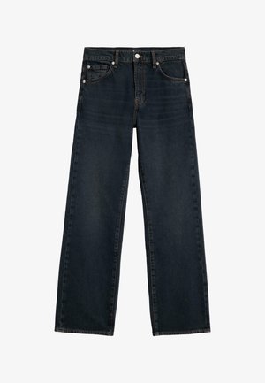 Ciemne dżinsy z szerokimi nogawkami, pięcioma kieszeniami, zapięciem na guzik i subtelnym kontrastowym przeszyciem. Gładka faktura i gruby materiał.