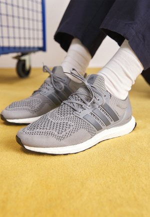 ULTRABOOST - Sneakers laag - grey three   grey five   core black