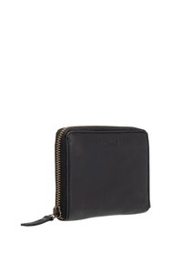 Portafoglio in pelle nera con una texture liscia, chiusura con zip e zip in tonalità oro. Presenta un logo goffrato discreto sul davanti.