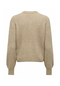 Beżowy, cropped sweter o prążkowanej strukturze, z opadającymi ramionami i długimi, dopasowanymi rękawami. Prosty fason z okrągłym dekoltem i minimalnymi detalami.