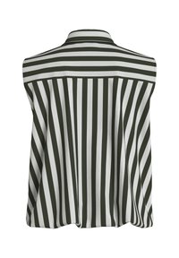 Camisa sin mangas en verde oscuro con rayas horizontales blancas. Presenta un cuello y un corte holgado, con una textura de tela suave.