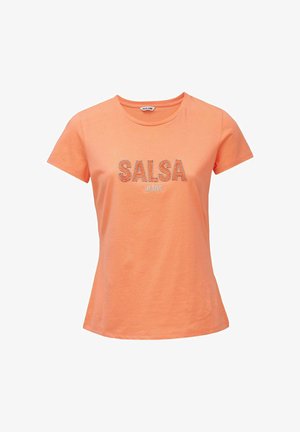 Camiseta de mujer color durazno con mangas cortas, escote redondo y "SALSA JEANS" bordado en el centro del frente.