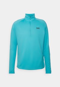 Himmelblaues sportliches Halbzip-Pullover mit langen Ärmeln, aus glattem, elastischem Stoff gefertigt, mit einem schwarzen Logo auf der Brust.