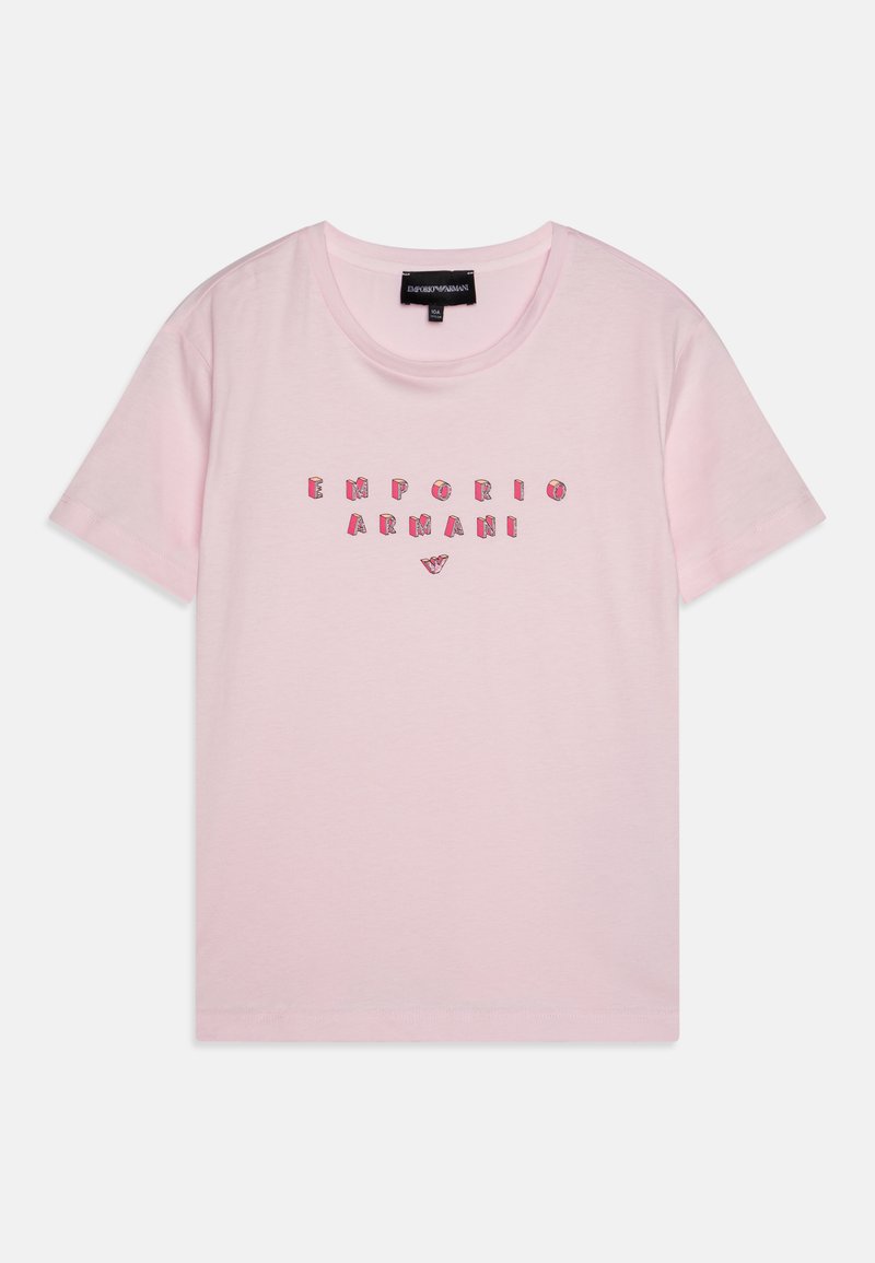 Camiseta de algodón rosa con mangas cortas, escote redondo y el logo de "Emporio Armani" en texto colorido y estilizado en el frente.