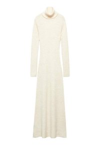 Robe en maille crème à col roulé, manches longues, longueur jusqu'au sol, silhouette ajustée, tissu texturé avec un motif subtil.