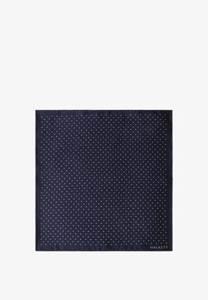 Marineblauw zijden pochet met witte stippen, vierkante vorm, afgezoomd met een subtiele, gladde textuur. Logo "HACKETT" in de onderste hoek.