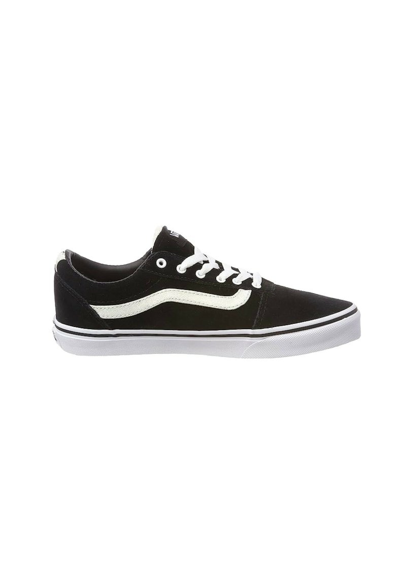 Sneakers in suede nero con lacci e dettagli bianchi, caratterizzati da un design classico a basse scarpe e suola in gomma. Dettaglio del logo distintivo sui lati.