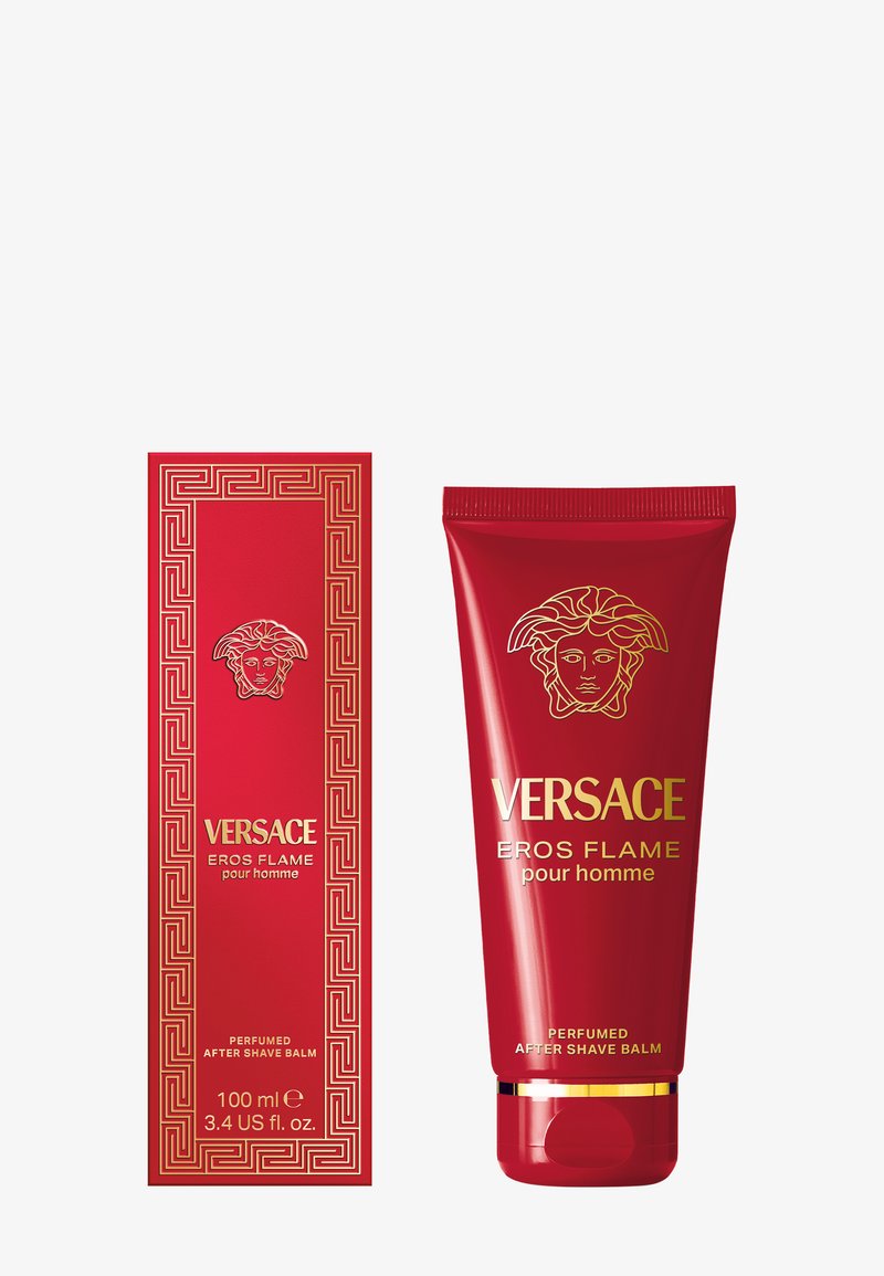 Rote Verpackung und Tube mit goldenen Akzenten, versehen mit der Aufschrift "Versace Eros Flame pour homme." Die Tube verfügt über einen Klappverschluss und hat eine Größe von 100 ml.