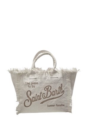 Sac fourre-tout en toile beige avec bords à franges, poignées courtes et texte "The place to be Saint Barth Summer Paradise" imprimé à l'avant.