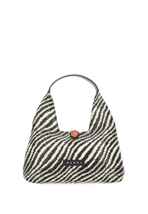 Borsa a tracolla bianca e nera con motivo a zebra, con un manico nero singolo, chiusura decorativa arancione e dorata e toppa con logo Marni sul davanti.
