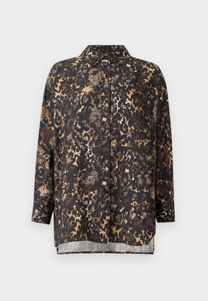 Mustriline ja pruunikirjuline pluus krae, pikkade varrukatega ja nööpide ees; sisaldab erinevaid loomapilte ja tekstuure.