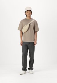 Only & Sons ONSAARAV LIFE TEE UNISEX - Camiseta estampada - desert taupe