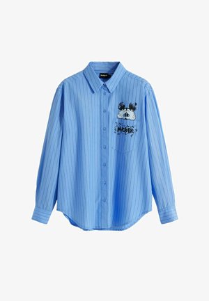Camisa de manga larga a rayas azul con cuello abotonado, que presenta una impresión gráfica de manos y "Mickey" en el bolsillo del pecho.