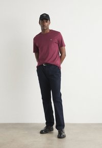 GANT SHIELD - T-shirt basic - wine red