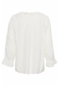 Blusa bianca con scollo rotondo, polsini a maniche gathered e dettagli in pizzo sulle maniche per aggiungere texture e design. Vista posteriore mostrata.