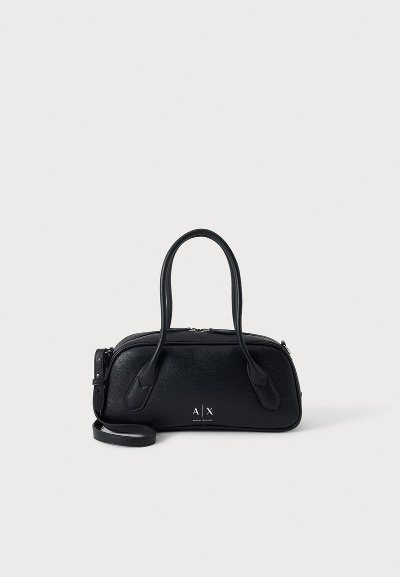 Sac à main en cuir noir avec longues anses et bandoulière réglable, avec un petit logo argenté A|X Armani Exchange à l'avant.