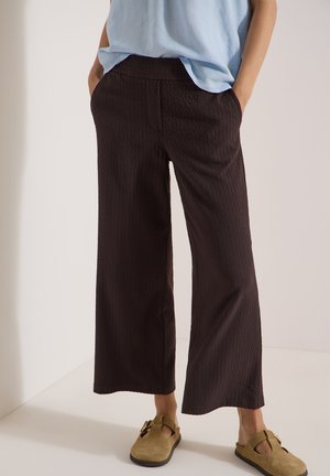 Cecil WIDE LEG HOSE IN SEERSUCKER-QUALITÄT - Stoffhose - brown cacao