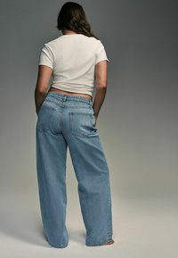 Next HOURGLASS BAGGY WIDE - Tiesaus kirpimo džinsai - mid blue