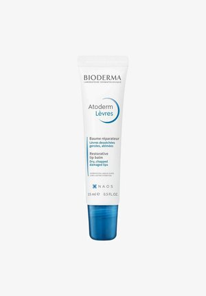 Bioderma Atoderm Lèvres, eine 15 ml große weiße Plastiktube mit blauen Akzenten, enthält einen regenerierenden Lippenbalsam für trockene, rissige und geschädigte Lippen.