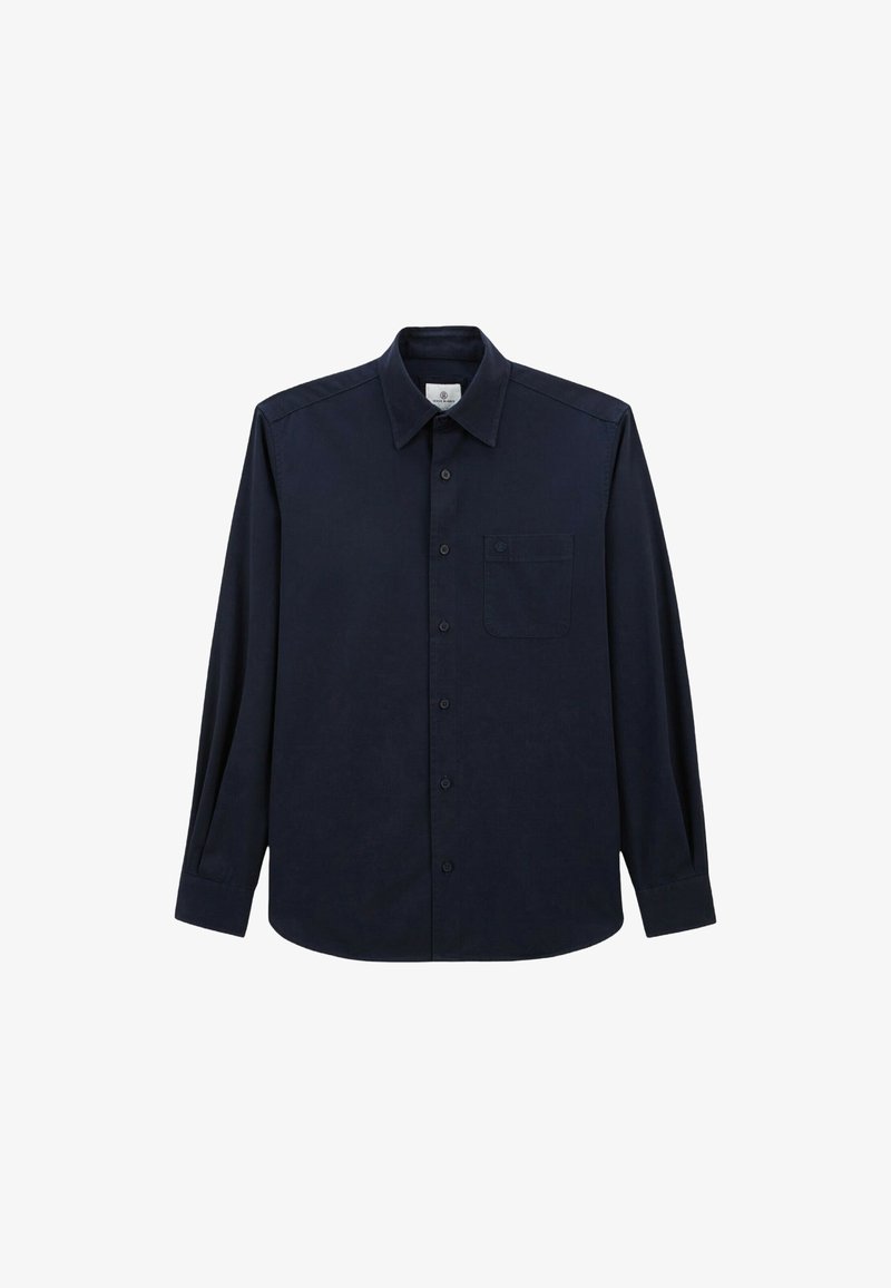 Chemise à manches longues bleu marine, design boutonné, poche poitrine, col et texture lisse. Possède un ourlet droit et des poignets standards.