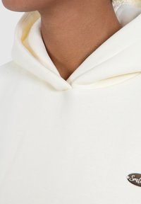 Thumbnail Image 4