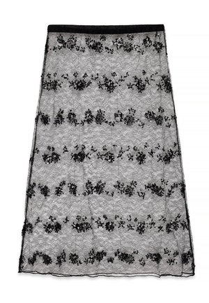 Črna čipkasta krila z cvetličnim vezenjem in bleščicami. Ima oprijet pas in tekočo A-linijo. Teksturna zasnova poudarja obliko.