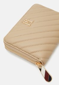 Tommy Hilfiger POPPY REFORM  - Portafoglio - beige