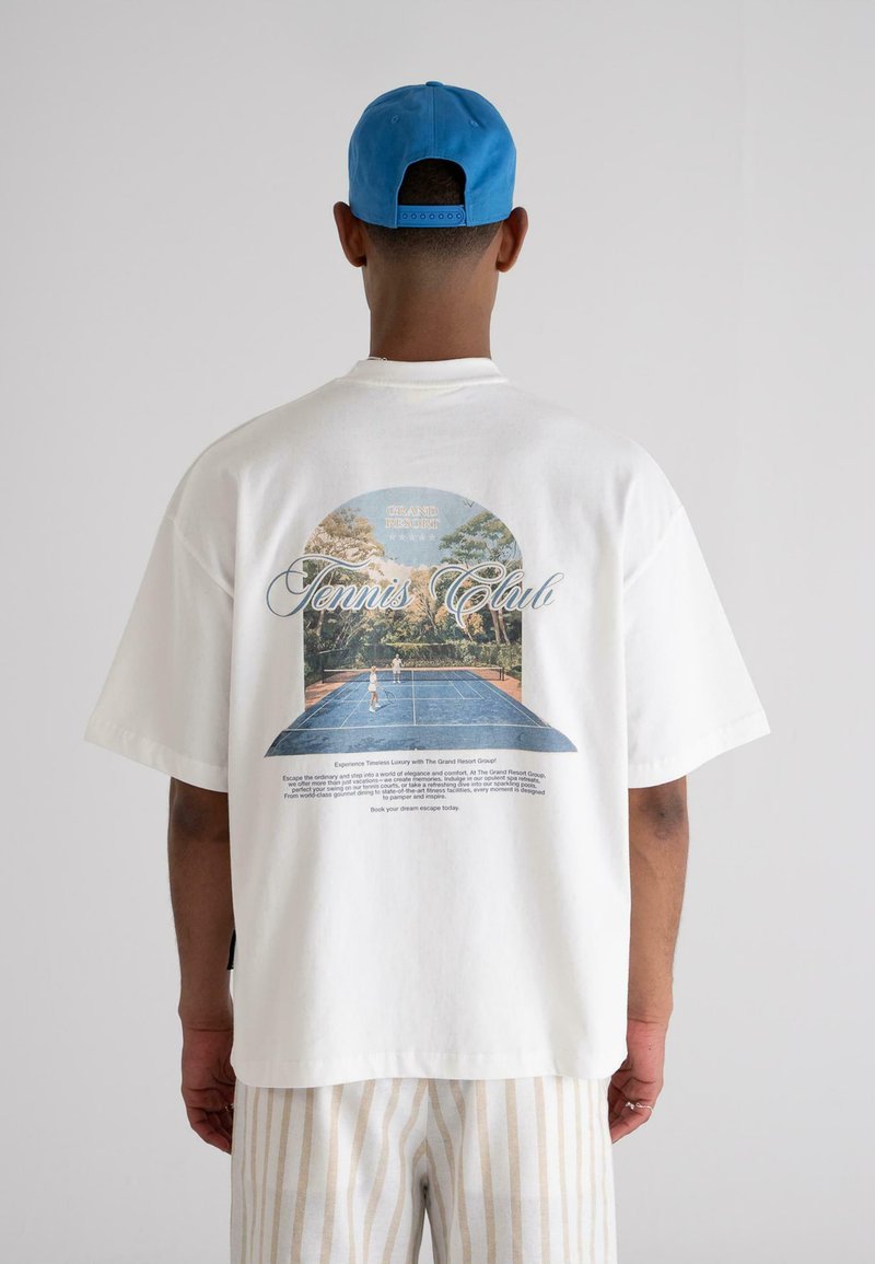 PROHIBITED - GRAND MATCH TEE - Print T-shirt - off white, Enlarge