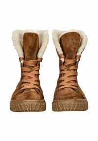 Bottines montantes en daim marron avec une douce doublure en fourrure crème, dotées de lacets plats, d'œillets métalliques et d'une semelle en caoutchouc texturée.