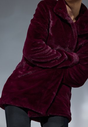 Talvitakki - dark red