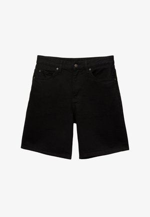 Crne traperice kratke hlače s regularnim krojem, dizajnom s pet džepova, metalnim kopčanjem i šavom na rubu. Mekana tekstura s laganim elastinom.