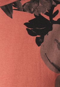 Jack & Jones PREMIUM CREW NECK - T-shirt estampada - canyon rose