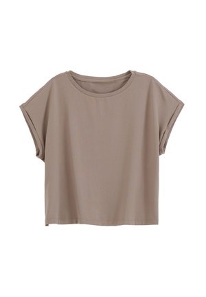 Blouse taupe à manches courtes, coupe ample, avec encolure ronde et revers de manches pliés, présentée sur un fond blanc.