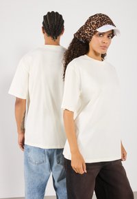 Thumbnail Image 3